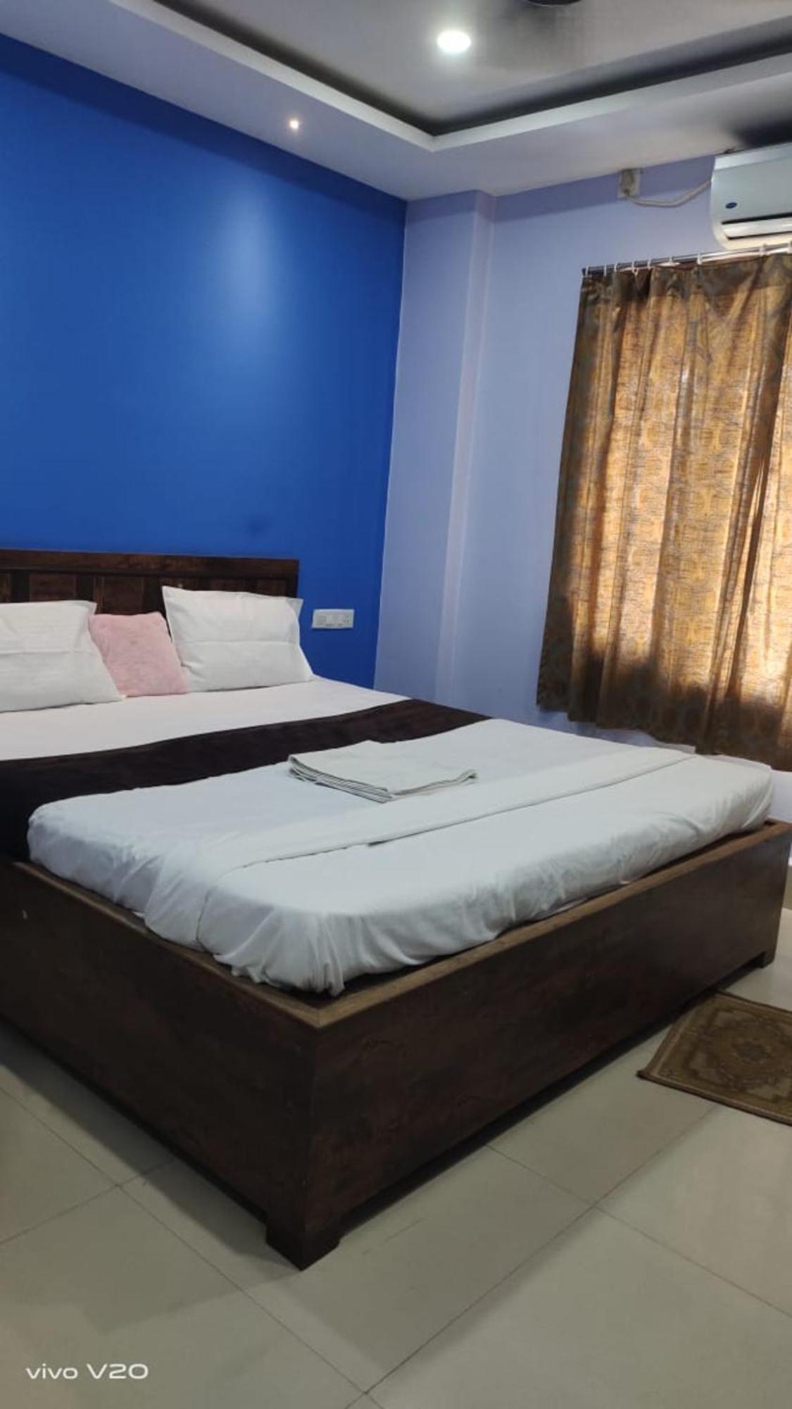 Hotel Goroomgo Tara Grand Road Near Temple - Best Selling